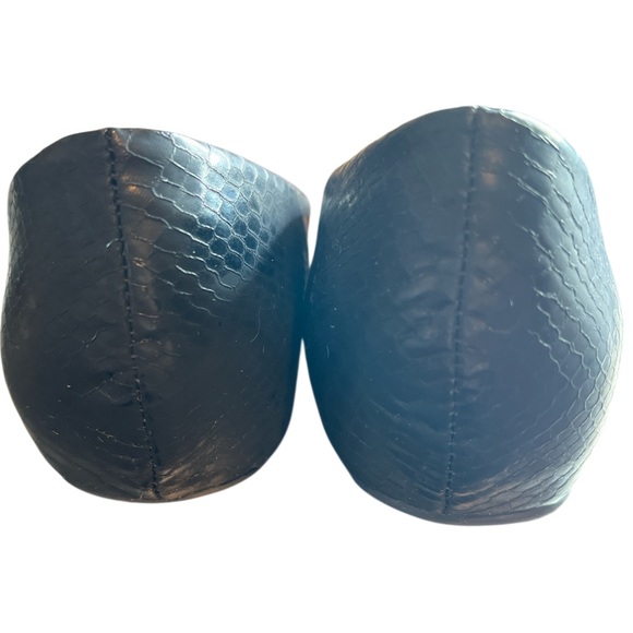 Kenneth Cole Reaction Black Beaded Flats Size 7.5M Textured Slip On Shoes - Picture 3 of 7